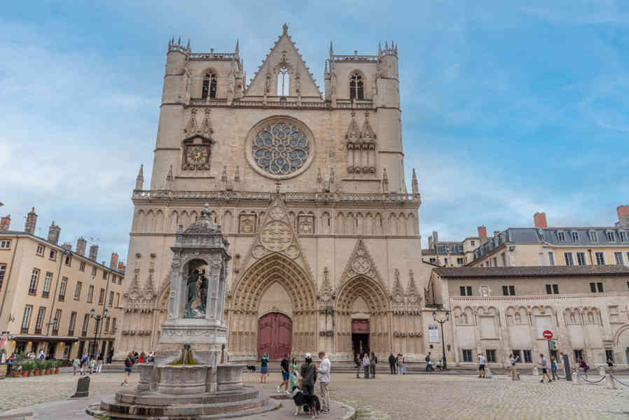Francia - Lyon 019 - catedral de Saint-Jean-Baptiste.jpg